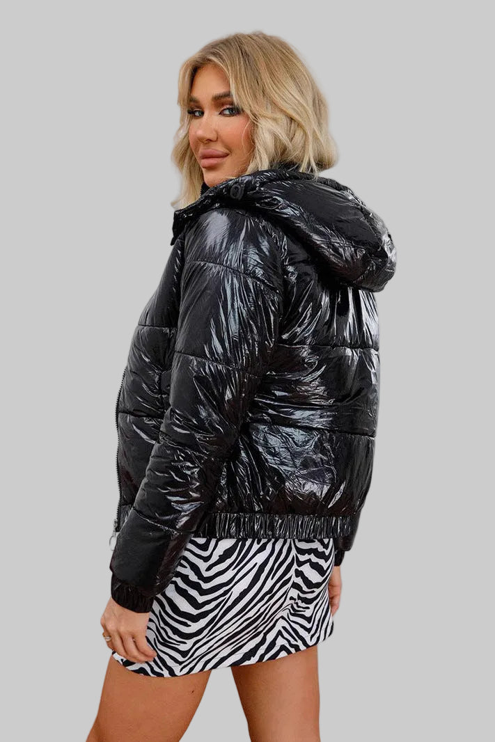 Damska Krótka Kurtka Puchowa z Kapturem i Błyszczącą Powierzchnią