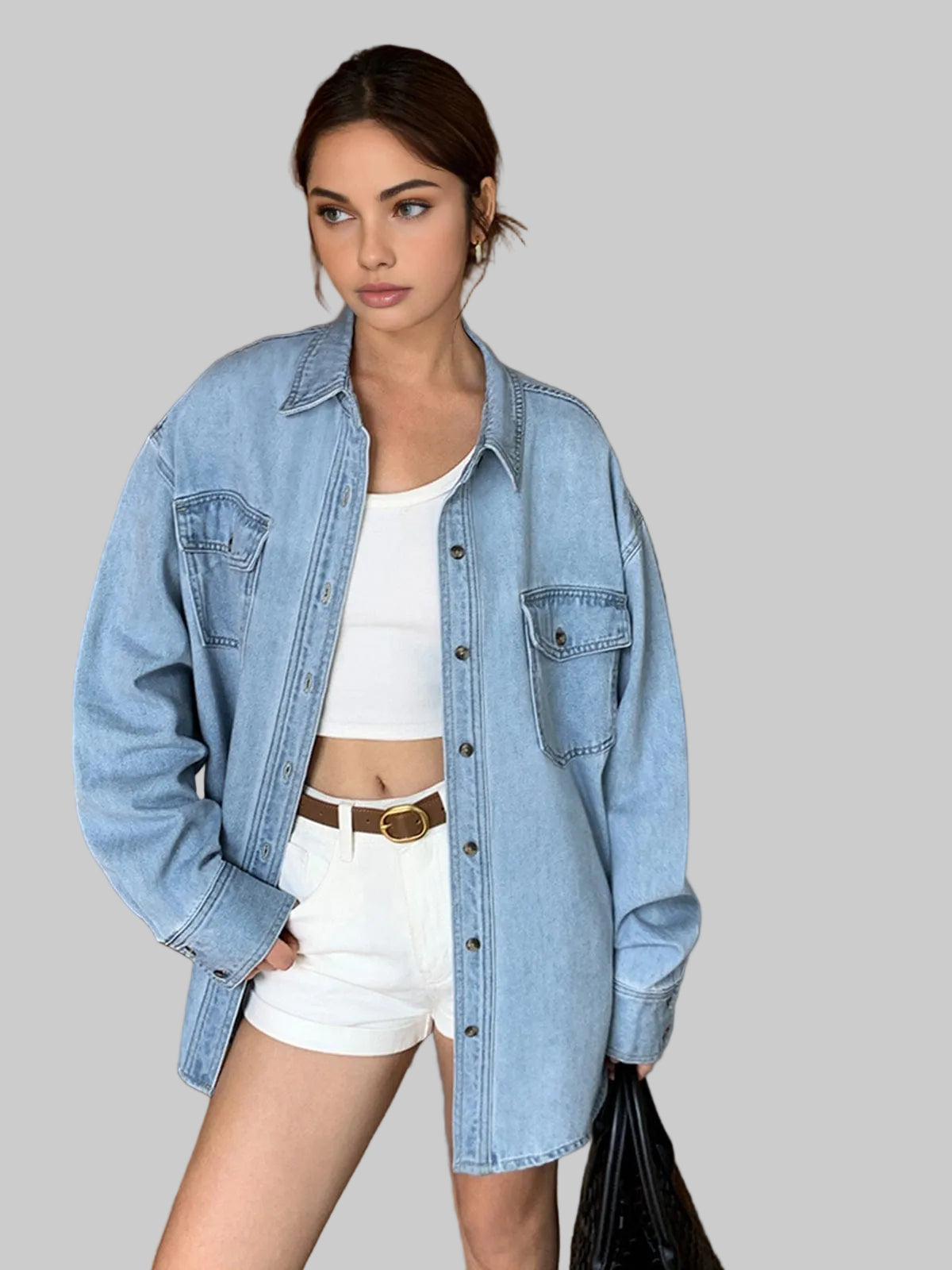 Damska Kurtka Jeansowa Oversize z Kieszeniami na Piersi i Zapięciem na Guziki