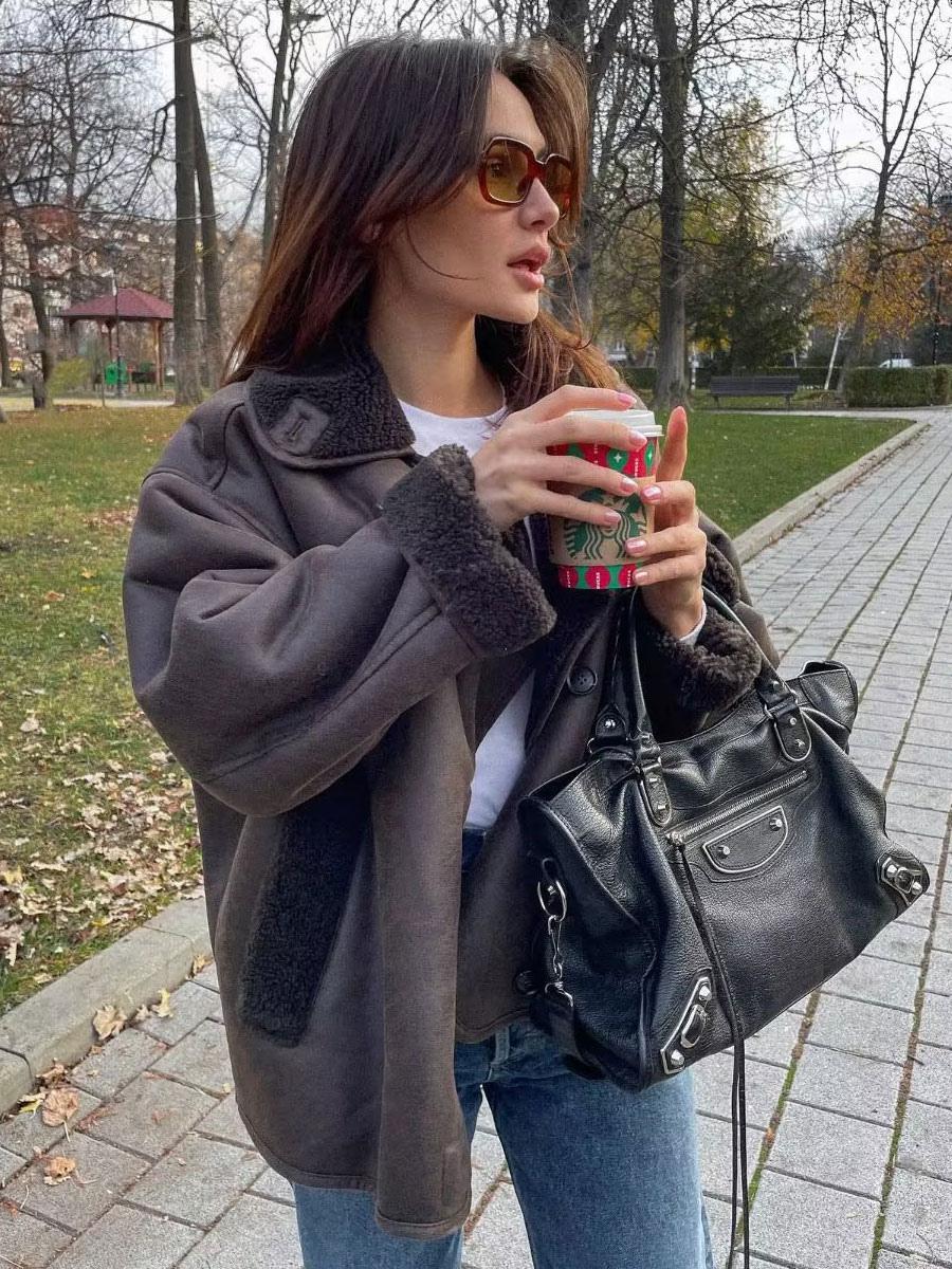 Damska Kurtka z Futrzanym Wykończeniem Kołnierza i Mankietów na Guziki