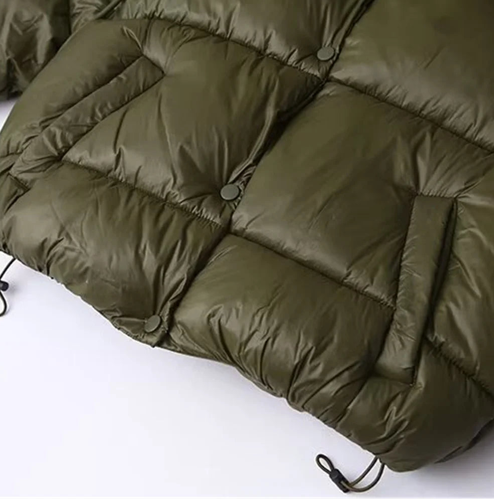 Damska Pikowana Kurtka z Kapturem i Wysokim Kołnierzem Zapinana na Guziki