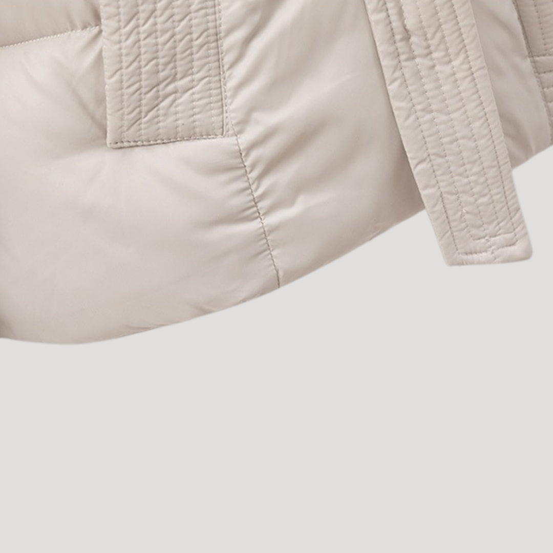 Damska Pikowana Kurtka z Kapturem z Paskiem w Talii i Podwójnym Zapięciem