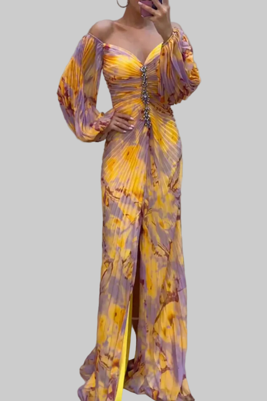 Damska Sukienka Maxi z Odkrytymi Ramionami i Plisowaniem w Wielokolorowy Wzór