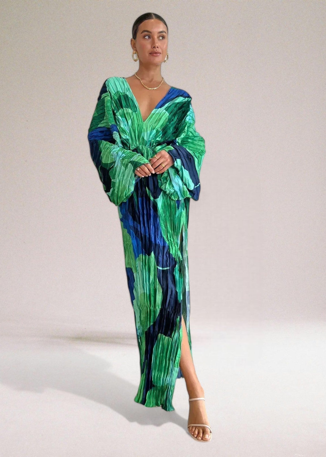 Damska Sukienka Maxi z Plisowaną Powierzchnią Głębokim Dekoltem V i Szerokimi Rękawami