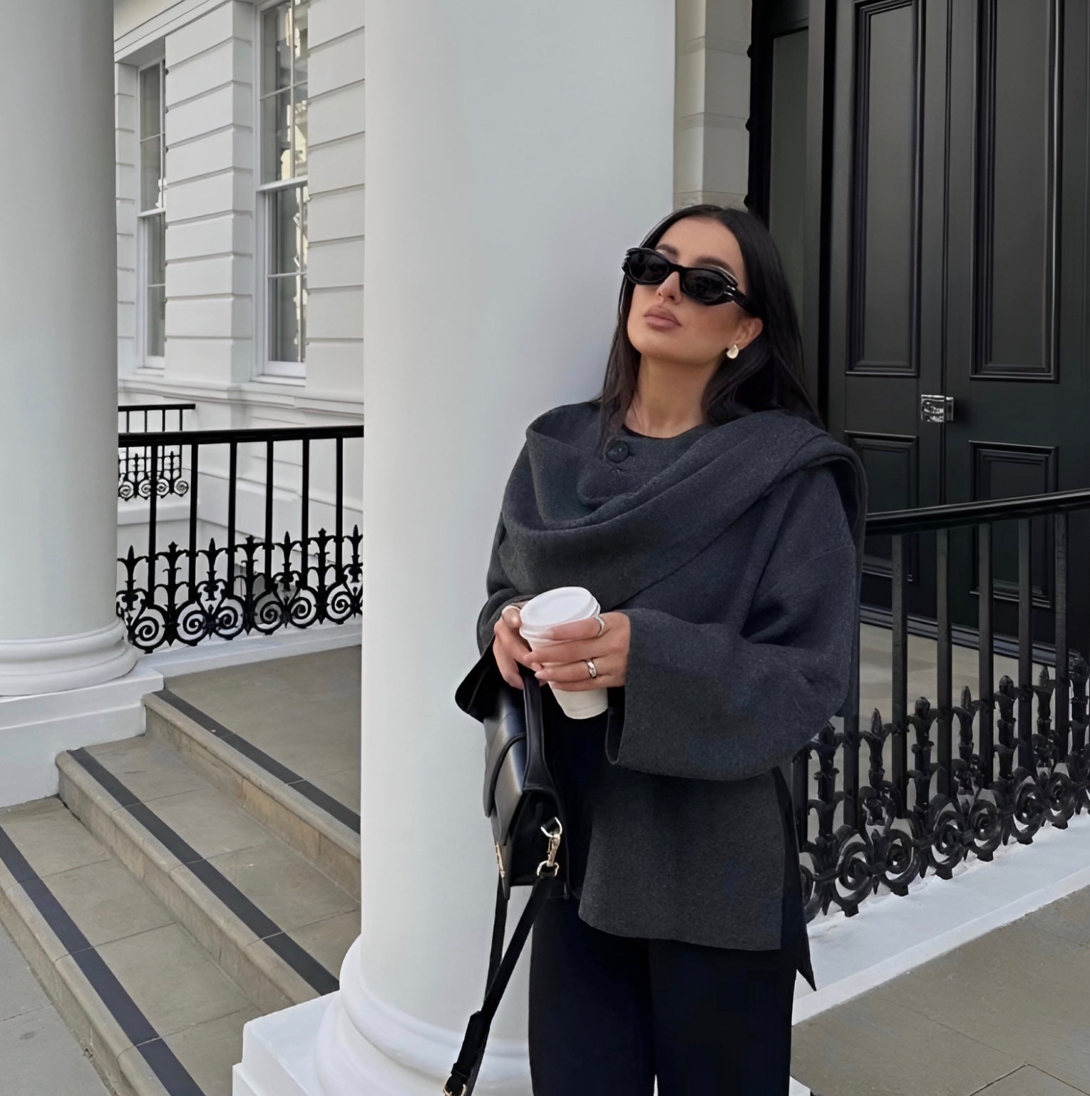 Damski Sweter Peleryna z Drapowanym Golfem i Nakładającym się Przodem