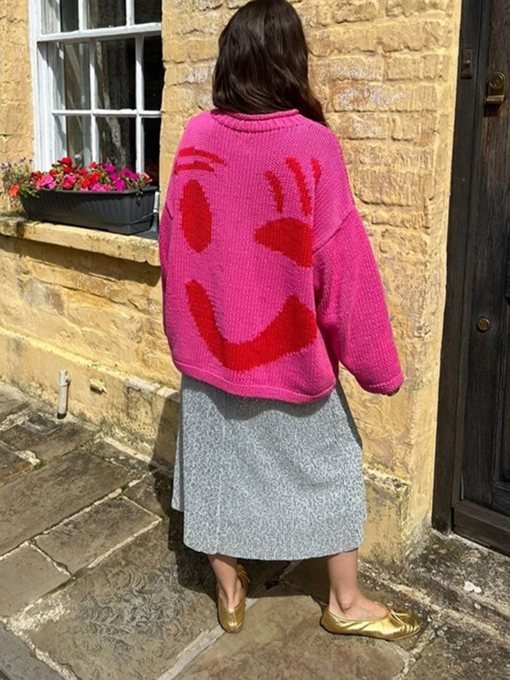 Damski Sweter z Okrągłym Dekoltem z Wzorem Uśmiechniętej Twarzy na Plecach i Długimi Rękawami