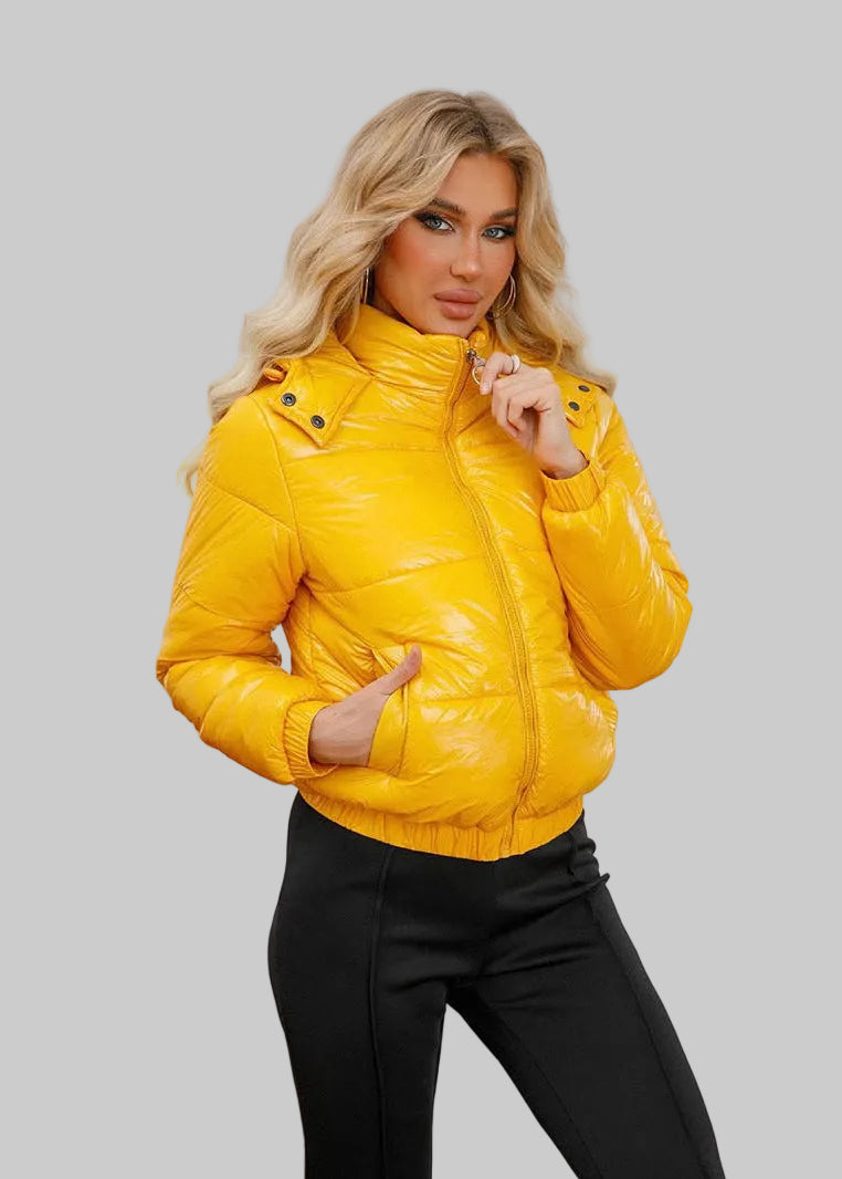 Damska Krótka Kurtka Puchowa z Kapturem i Błyszczącą Powierzchnią