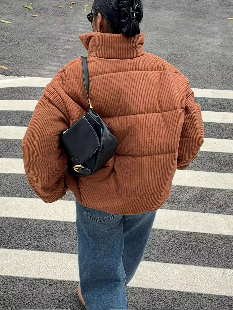 Damska Kurtka Pikowana Sztruksowa ze Stójką i Zamkiem Błyskawicznym z Długimi Rękawami