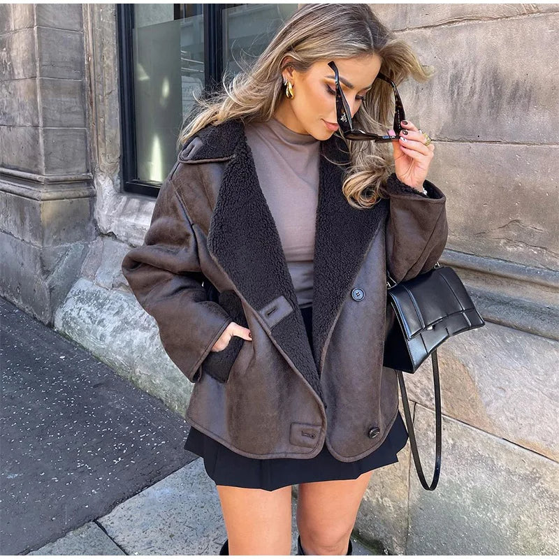 Damska Kurtka z Futrzanym Wykończeniem Kołnierza i Mankietów na Guziki