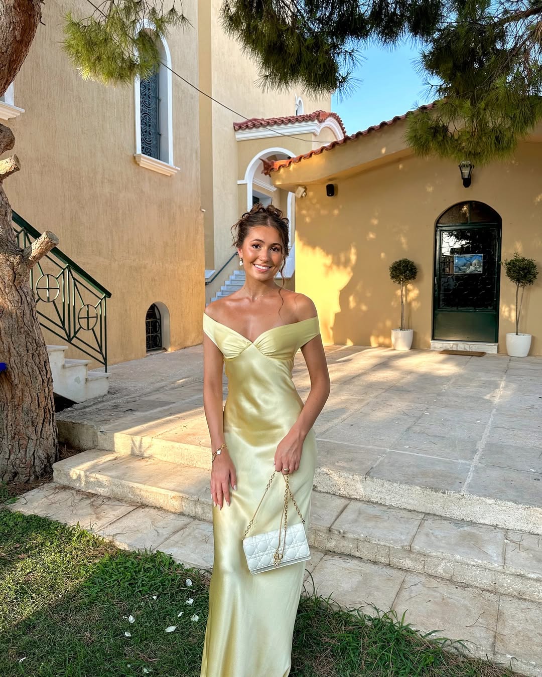 Damska Sukienka Maxi z Odkrytymi Ramionami z Dekoltem V z Błyszczącym Wykończeniem