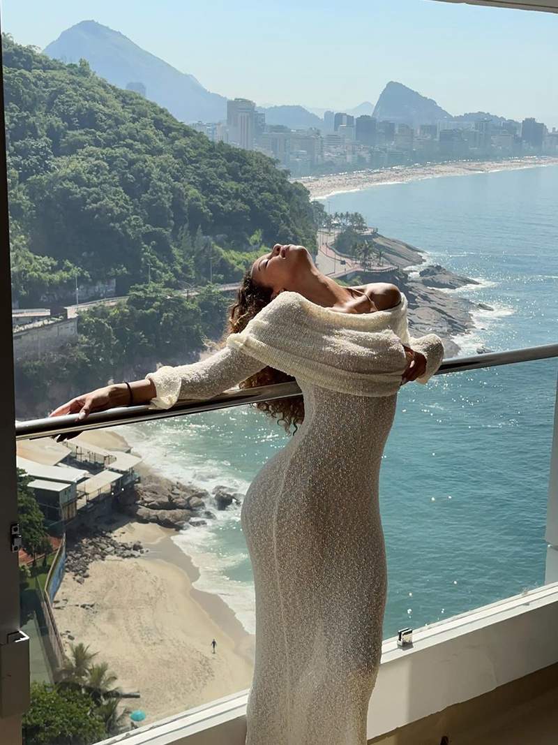 Damska Sukienka Maxi z Opadającymi Ramionami i Długimi Rękawami