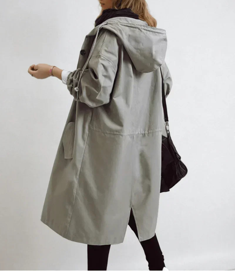 Damski Długi Płaszcz z Kapturem i Szerokim Kołnierzem z Zapięciem na Guziki