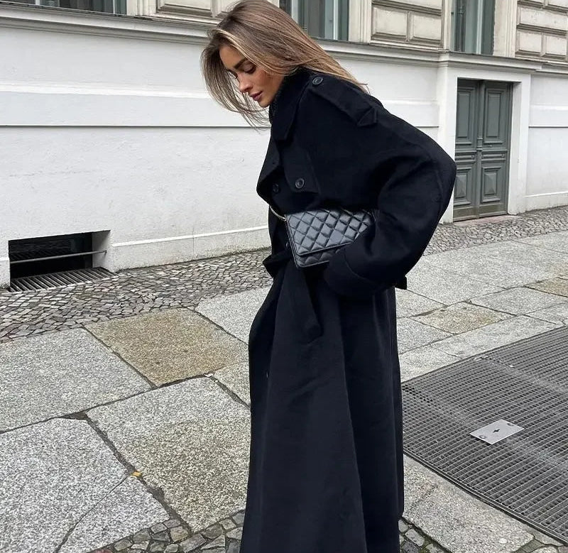 Damski Długi Płaszcz z Szerokimi Klapami i Paskiem do Wiązania w Talii