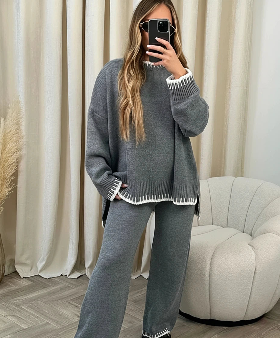 Damski Komplet Dzianinowy z Okrągłym Dekoltem z Kontrastowymi Wykończeniami i Długimi Rękawami